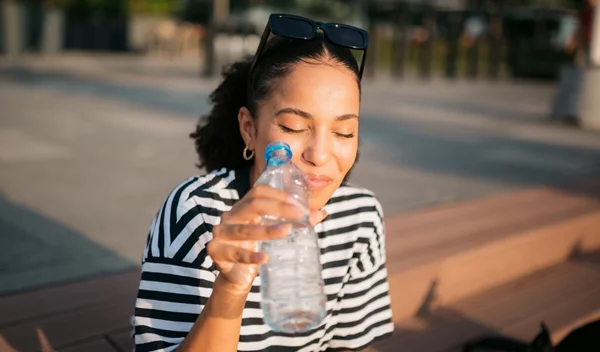Αυτό είναι το καλύτερο ρόφημα για ενυδάτωση (Spoiler alert: δεν είναι το νερό)