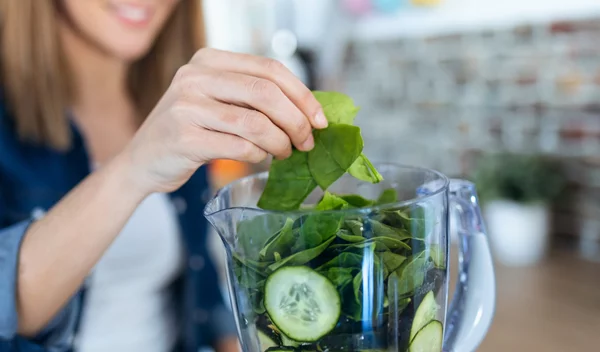 Μετά τα 50: Αυτές οι 7 τροφές θα διατηρήσουν fit τη σιλουέτα σου