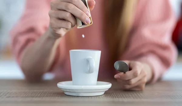 Νέες οδηγίες ΠΟΥ για γλυκαντικά: Πώς θα μειώσεις τα πρόσθετα σάκχαρα στη διατροφή σου;