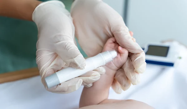 "Αυτά τα συμπτώματα είναι κλασικές ενδείξεις του σακχαρώδους διαβήτη τύπου 1 και είναι σημαντικό οι γονείς να τα γνωρίζουν"