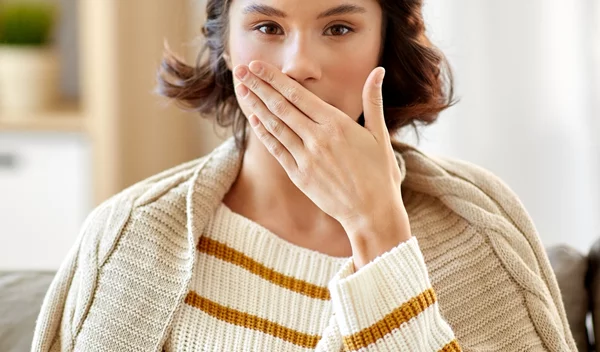 Αυτές οι 4 ασθένειες ξεκινούν από το στόμα - πώς θα προστατευτείς;