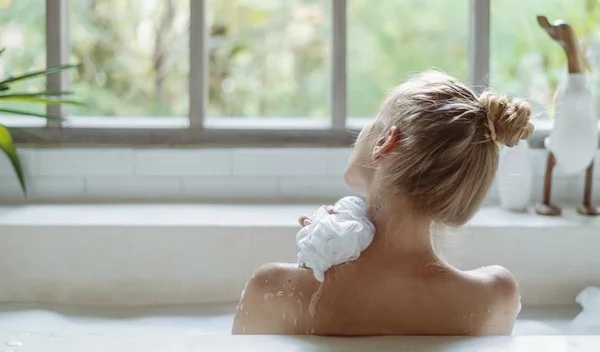 10 απολαυστικά αφρόλουτρα για να μοσχοβολάς καθαριότητα και φρεσκάδα όλη μέρα