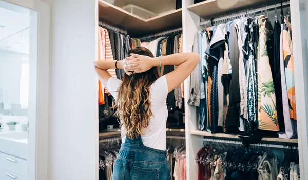 Γιατί ποτέ δεν έχεις τι να φορέσεις (παρά τη γεμάτη ντουλάπα σου);