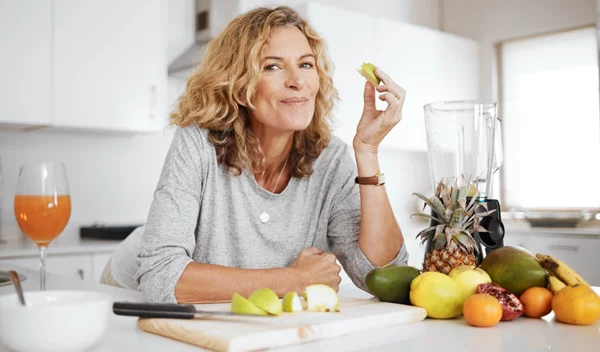 10 tips που βοηθούν να "προλάβουμε" τον καρκίνο του μαστού