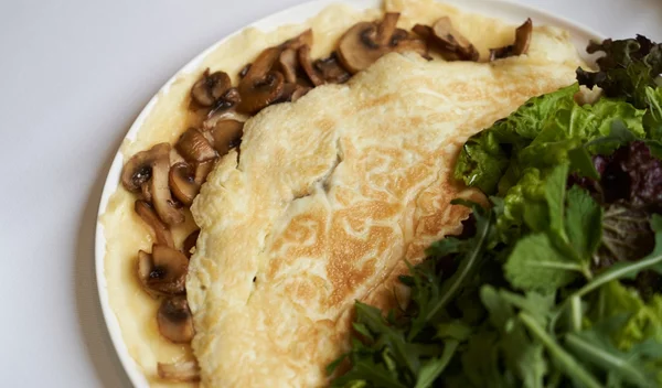 High protein πρωινό: Ομελέτα βρώμης με cottage cheese και μανιτάρια!