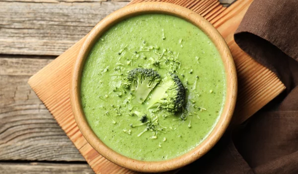 Detox στο σπίτι: Αναζωογωνήσου φυσικά με τη σούπα αποτοξίνωσης "Evergreen Soup"