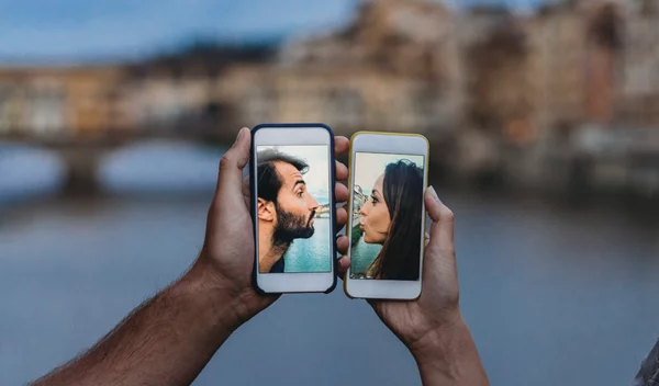 Μπορεί να κρατηθεί "ζωντανή" μία σχέση εξ αποστάσεως;