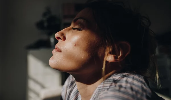 Στρες και μοναξιά: Μείωσε αυτά τα αισθήματα αλλάζοντας αυτή τη συνήθεια