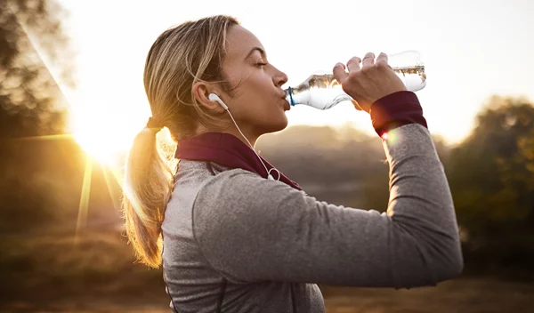 Πότε είναι η κατάλληλη ώρα να πιεις νερό;