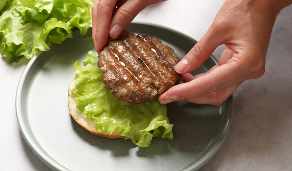 Κρέας vs. σόγια: Ποιο είναι καλύτερο για τη μυϊκή ανάπτυξη;