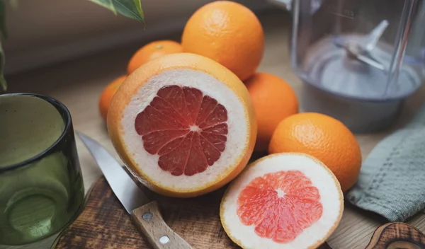 Προσοχή: Αυτές οι 5 υγιεινές τροφές μπορεί να μπλοκάρουν τη δράση των φαρμάκων σου