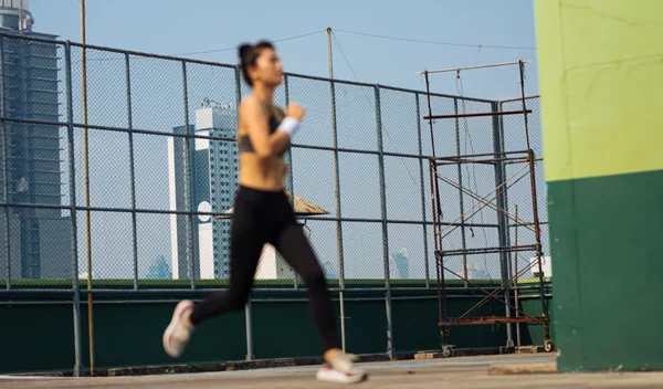 Ποια είναι η σωστή στάση στο τρέξιμο για να αποφύγεις τους τραυματισμούς;