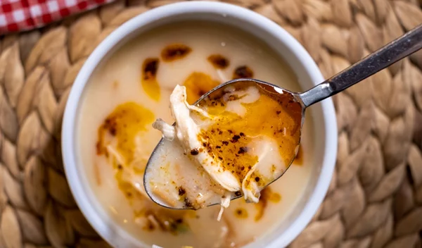 Κοτόσουπα αβγολέμονο: Η σούπα της θαλπωρής για τα κρύα βράδια