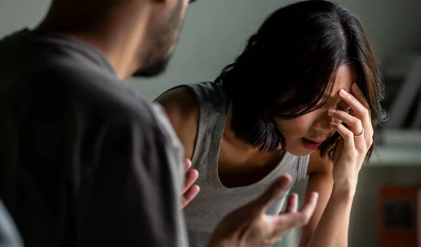 Τι είναι το negging και πώς μπορεί να καταστρέψει μια σχέση