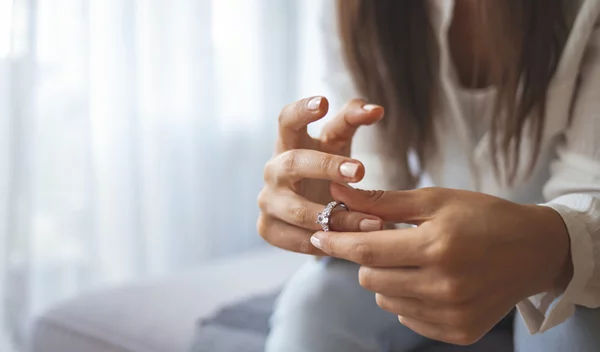 7 σημάδια που μαρτυρούν πως ο γάμος σου έχει τελειώσει