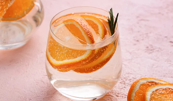 6 φθινοπωρινά ροφήματα με νερό ιδανικά για αποτοξίνωση