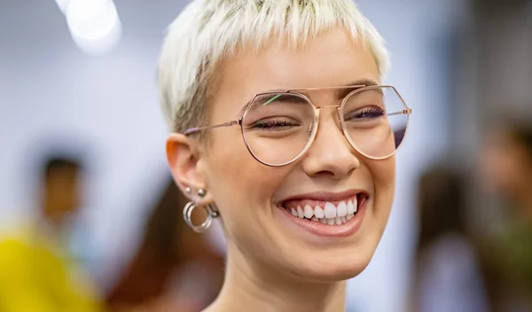 Τέλειο χαμόγελο: Οι top μέθοδοι αισθητικής οδοντιατρικής που κάνουν "θαύματα"