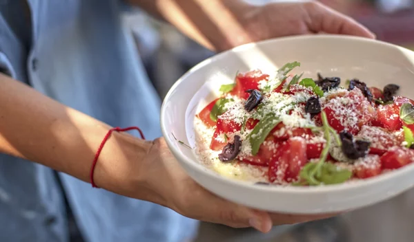 Μεσογειακή διατροφή: Τι σού προσφέρει και ποιοι είναι οι στόχοι της;