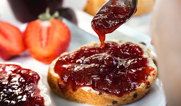 Μαρμελάδα χωρίς ζάχαρη με σπόρους chia - θα χρειαστείς μόνο 2 υλικά!