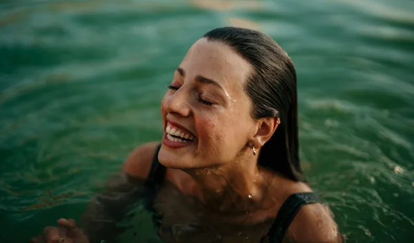 Γιατί μας ανοίγει η όρεξη με το κολύμπι;