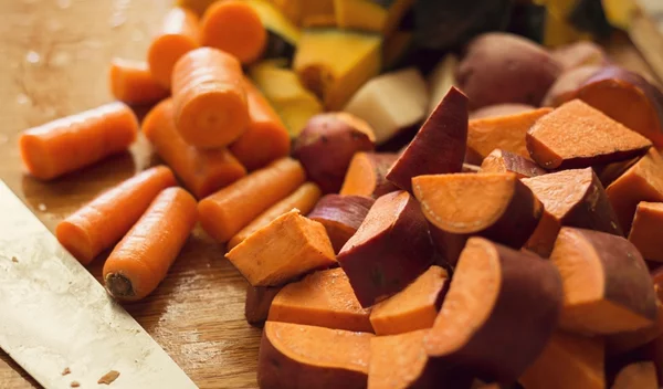 Καρότα vs. γλυκοπατάτες: Ποια είναι η πιο θρεπτική επιλογή;