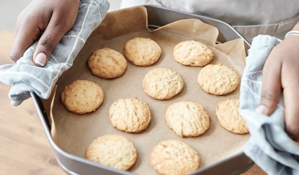 Βουτήματα με τον καφέ; Φτιάξε την πιο υγιεινή εκδοχή τους με 3 υλικά (χωρίς αλεύρι)