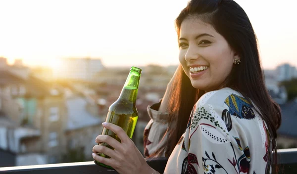 Τι προκαλεί το αλκοόλ στο σώμα μας: 5 βασικές επιπτώσεις