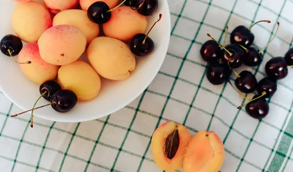 Τι φέρνει ο Ιούνιος στα μανάβικα - Τα φρούτα και λαχανικά που πρέπει να βάλεις στο καλάθι σου