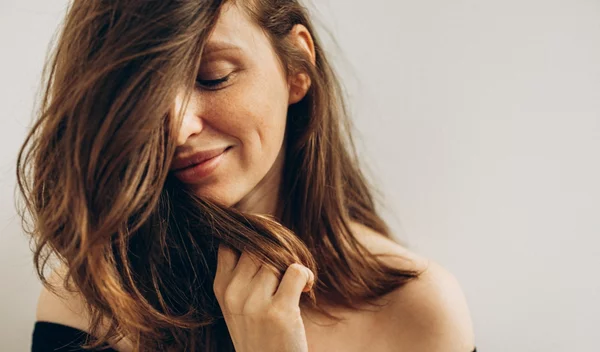 Αντιμετωπίζεται τελικά η τριχόπτωση με βιταμίνες;