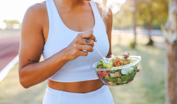 4 αποτελεσματικές διατροφικές συνήθειες για να χάσεις κιλά σε έναν μήνα