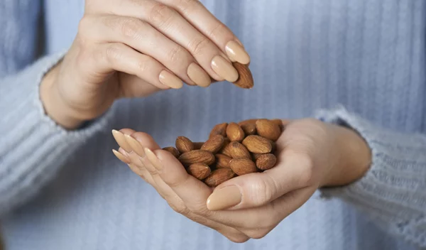 Τα 10 πιο ισχυρά φυσικά "αδυνατιστικά" που πρέπει να προσθέσεις στη διατροφή σου