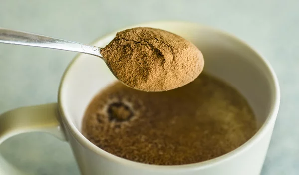 Έχει δίκιο το TikTok; Μπορεί η προσθήκη κανέλας στον καφέ να σε βοηθήσει να κάψεις λίπος;