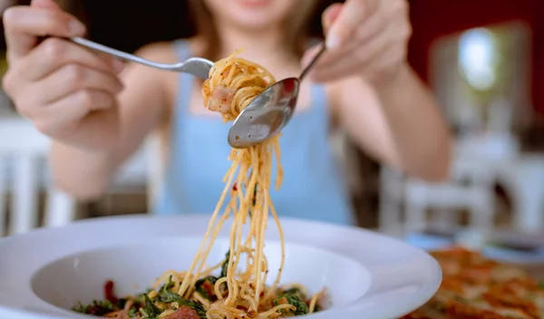 Παχαίνουν τα ζυμαρικά; Πώς να τα καταναλώνω σωστά και μερικές light συνταγές