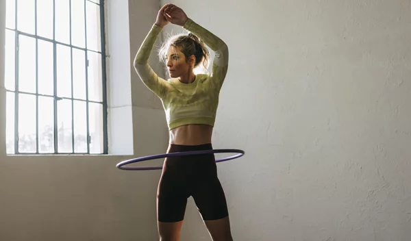 5λεπτο πρόγραμμα άσκησης με hula hoop