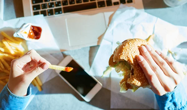 7 τρόποι για να μην τρως διαρκώς χωρίς καν να πεινάς