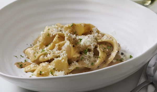 Η συνταγή που όλοι οι Ιταλοί αγαπούν: Cacio e pepe σε 15 λεπτά!