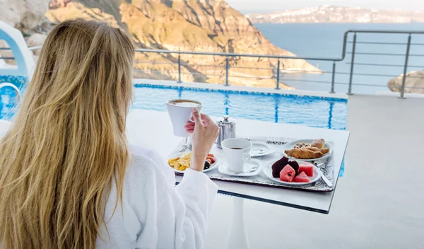 Πώς να μην ξεφύγω στις διακοπές; Οι σωστές επιλογές για το πρωινό, την ταβέρνα, το beach bar