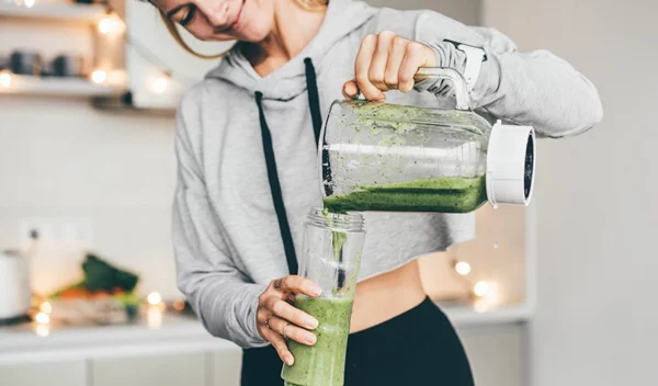 5 φυσικά ροφήματα που σταματούν τη γήρανση - και είναι πεντανόστιμα