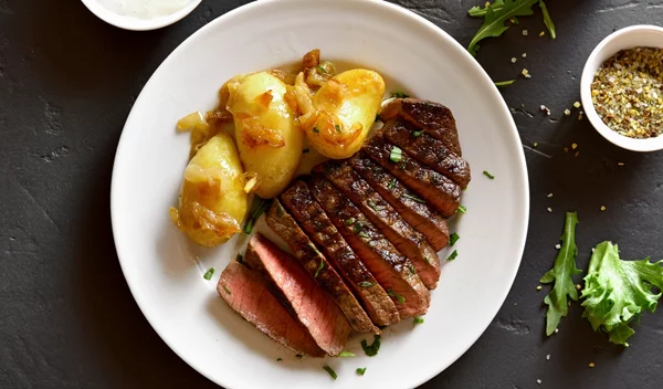 Κόκκινο κρέας και μακροζωία: Τα οφέλη και οι πιθανοί κίνδυνοι από την κατανάλωσή του