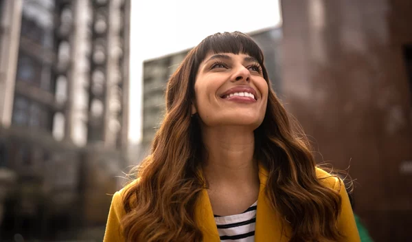 Η ρύπανση "γράφει" στη βιολογική μας ηλικία: Η εκφυλιστική πάθηση που μπορεί να προκαλέσει