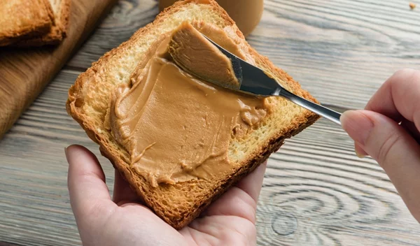 Μπορεί το φυστικοβούτυρο να βοηθήσει στην απώλεια βάρους;