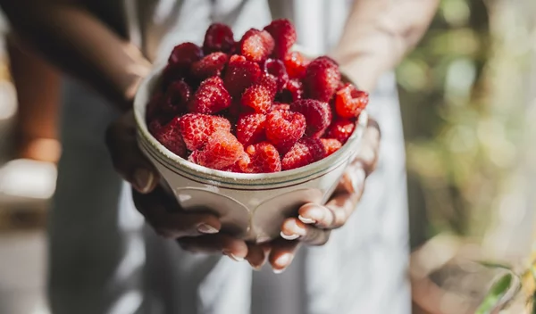 3 "χρυσές" συμβουλές διατροφής για το πιο λαμπερό δέρμα που είχες ποτέ
