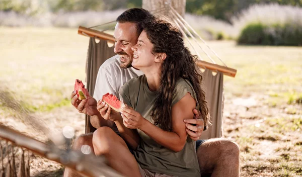 Αναρχία στις σχέσεις: Ικανοποιεί περισσότερο ένα ζευγάρι;