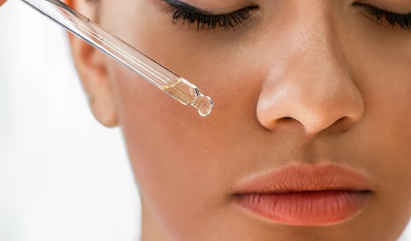 5 έλαια προσώπου για σύσφιξη και εφέ λίφτινγκ