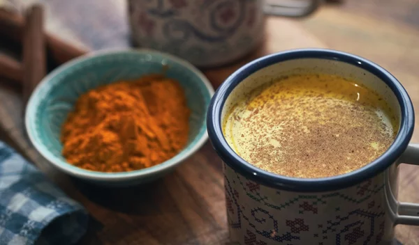 Παράφαγες και νιώθεις φουσκωμένη; 6 ροφήματα που θα σε ανακουφίσουν αμέσως