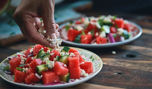 Φέτα VS λευκό τυρί: Ποιο κερδίζει τη μάχη του πιο υγιεινού τυριού;