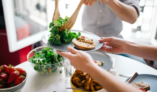 Γιατί να τρως σαλάτα μαζί με κάθε σου γεύμα;