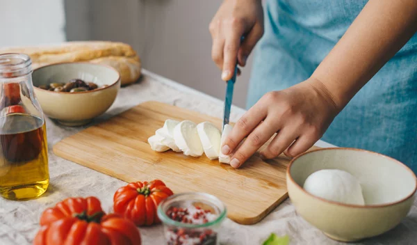 Τα λευκά τυριά σε μια ισορροπημένη διατροφή: Η διατροφική τους αξία και πώς να τα καταναλώσουμε