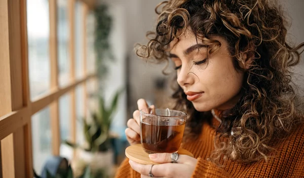 Φυσική χαλάρωση: 4 βασικά βότανα για ηρεμία + πώς να τα καταναλώσεις