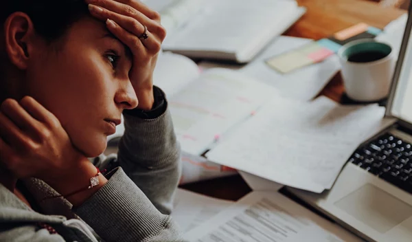 Τα σημάδια που δείχνουν ότι παθαίνεις burnout